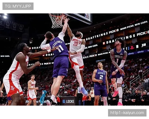 太阳奥科吉防守能量依旧充沛,但进攻端拖空间问题仍未解决 太阳奥科吉防守能量依旧充沛,但进攻端拖空间问题仍未解决